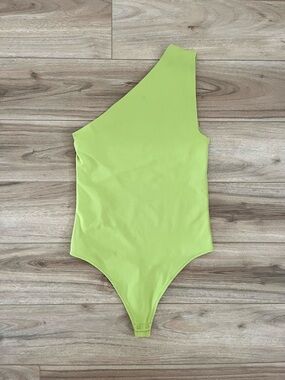 Aritzia Babaton Contour Arris Bodysuit